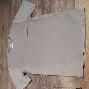 Columbia l tee l grey l Size small l short sleeved l great hiking tee